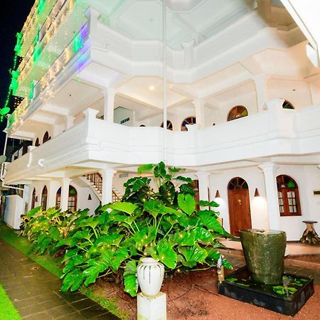 Royal Beach Hotel & Restaurant Хиккадува Экстерьер фото
