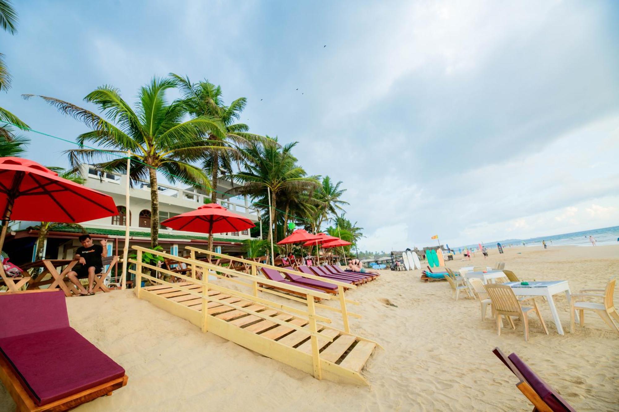 Royal Beach Hotel & Restaurant Хиккадува Экстерьер фото