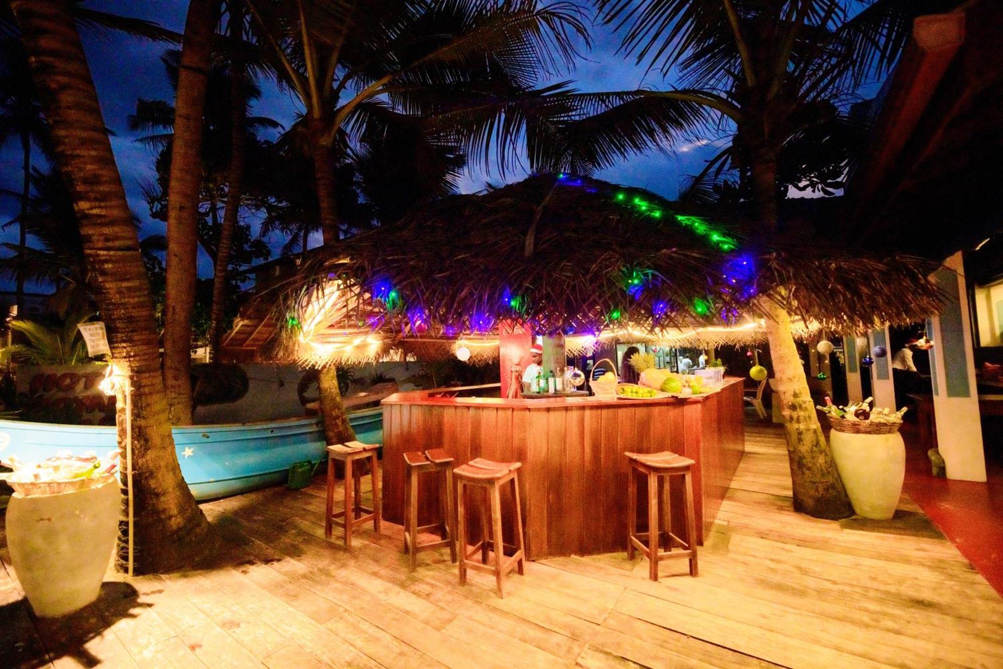 Royal Beach Hotel & Restaurant Хиккадува Экстерьер фото