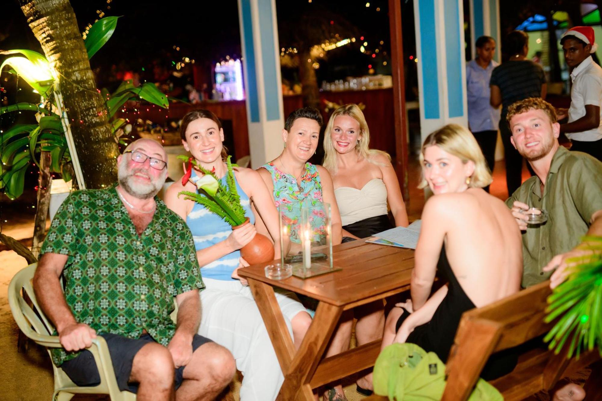 Royal Beach Hotel & Restaurant Хиккадува Экстерьер фото