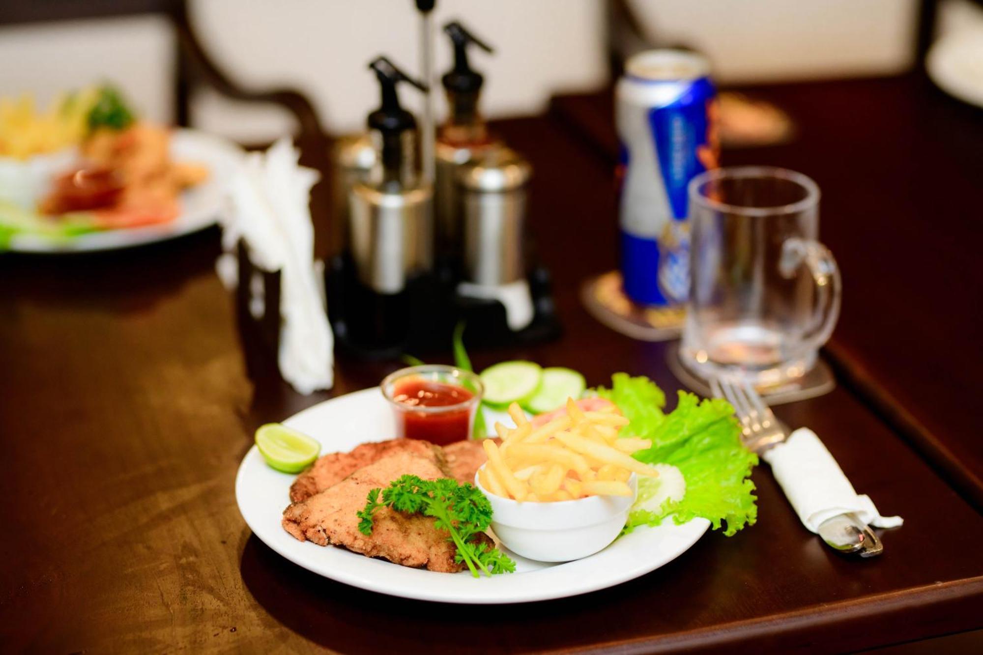 Royal Beach Hotel & Restaurant Хиккадува Экстерьер фото