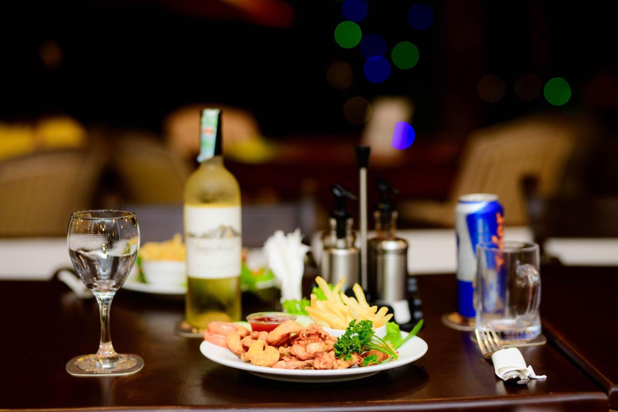 Royal Beach Hotel & Restaurant Хиккадува Экстерьер фото