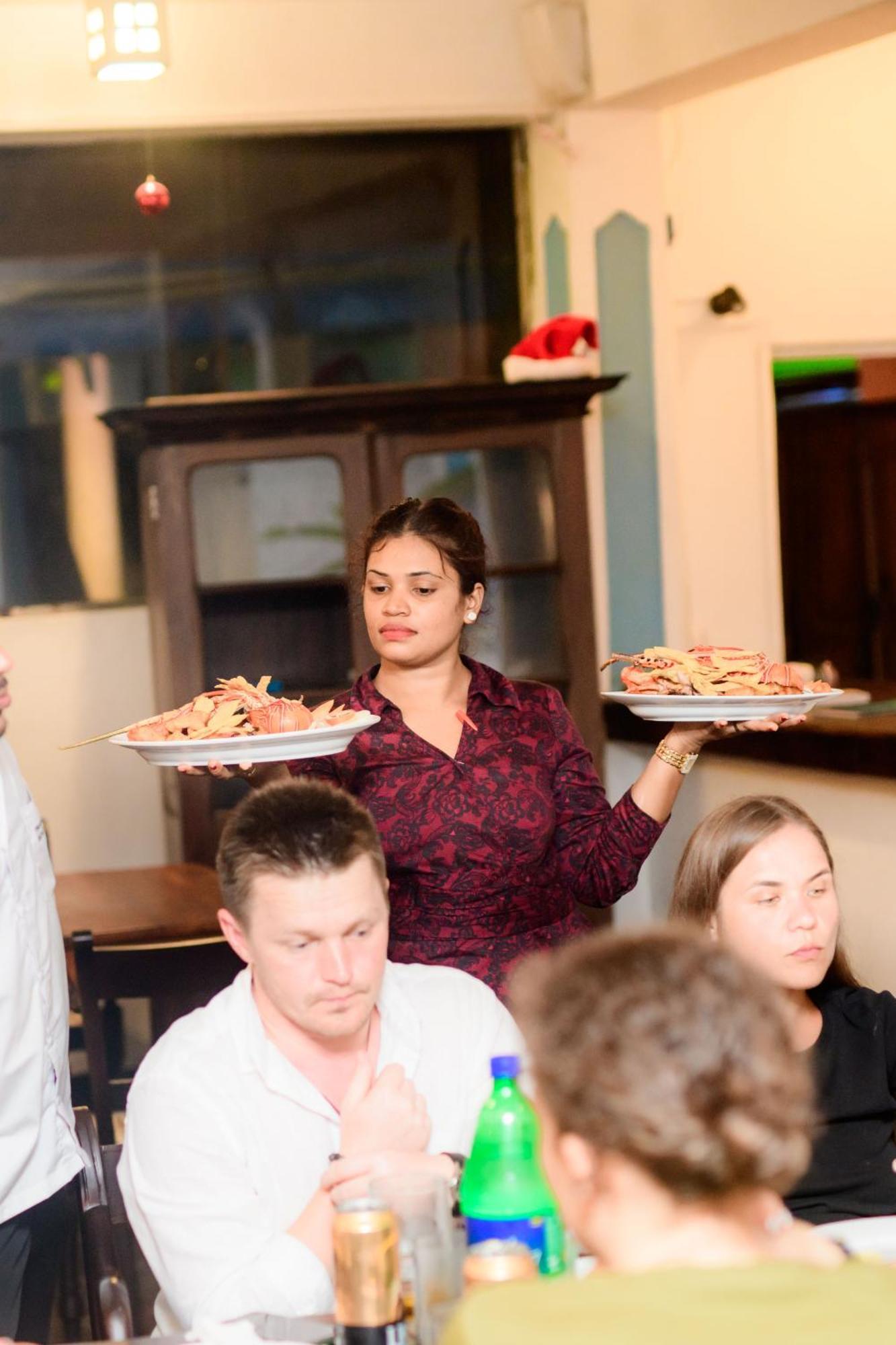 Royal Beach Hotel & Restaurant Хиккадува Экстерьер фото