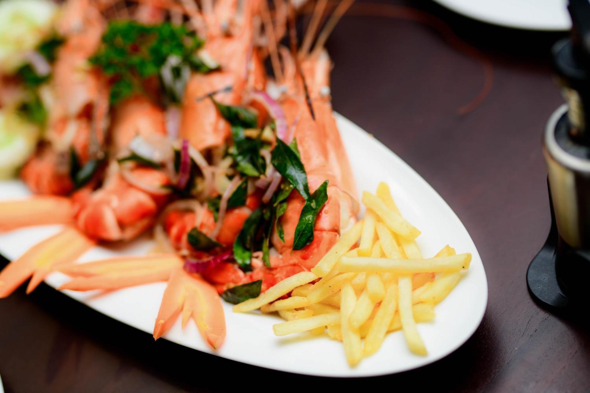 Royal Beach Hotel & Restaurant Хиккадува Экстерьер фото