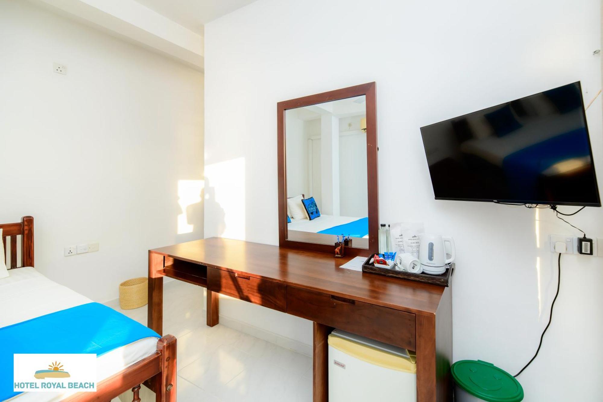 Royal Beach Hotel & Restaurant Хиккадува Экстерьер фото