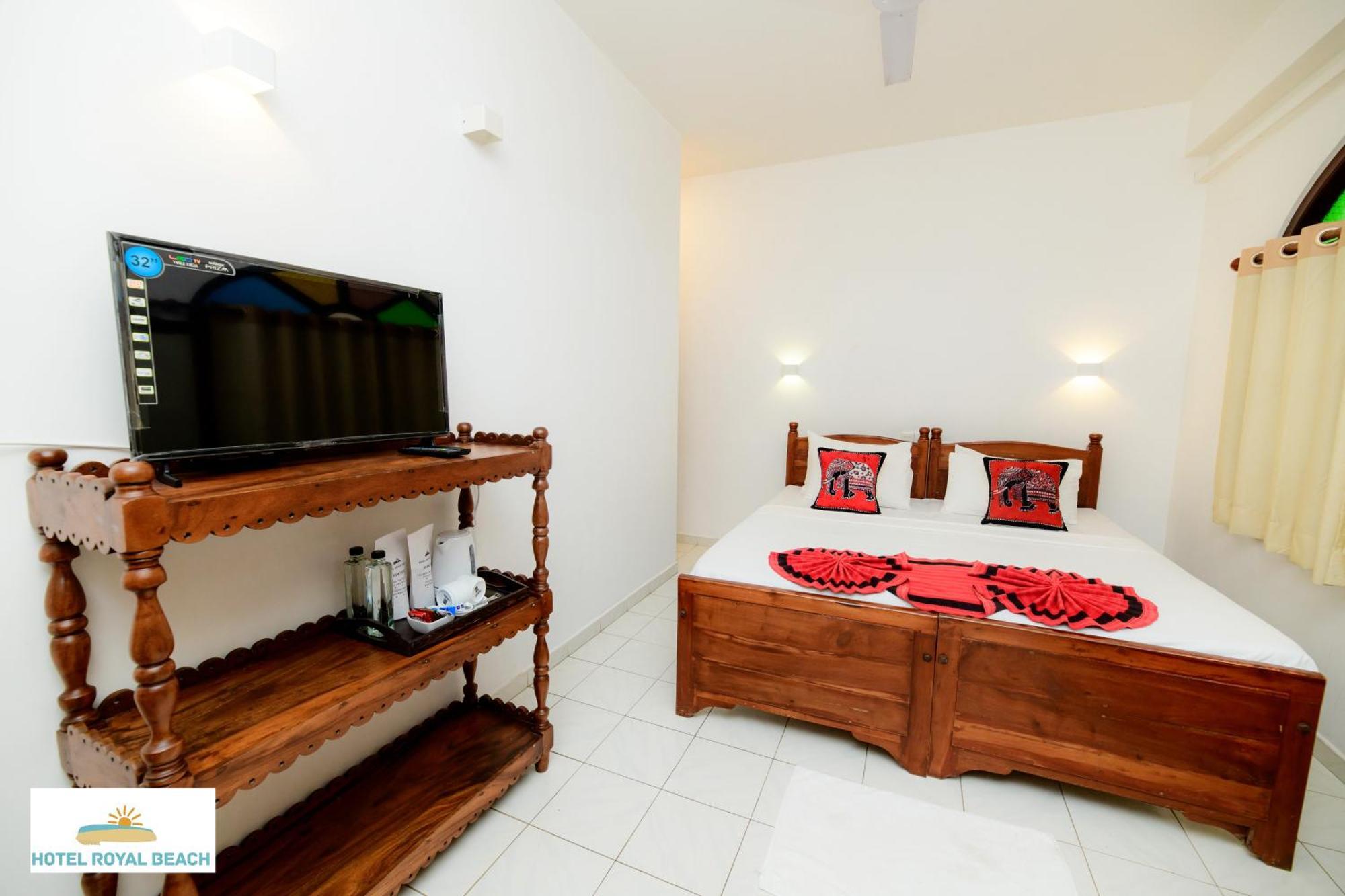 Royal Beach Hotel & Restaurant Хиккадува Экстерьер фото