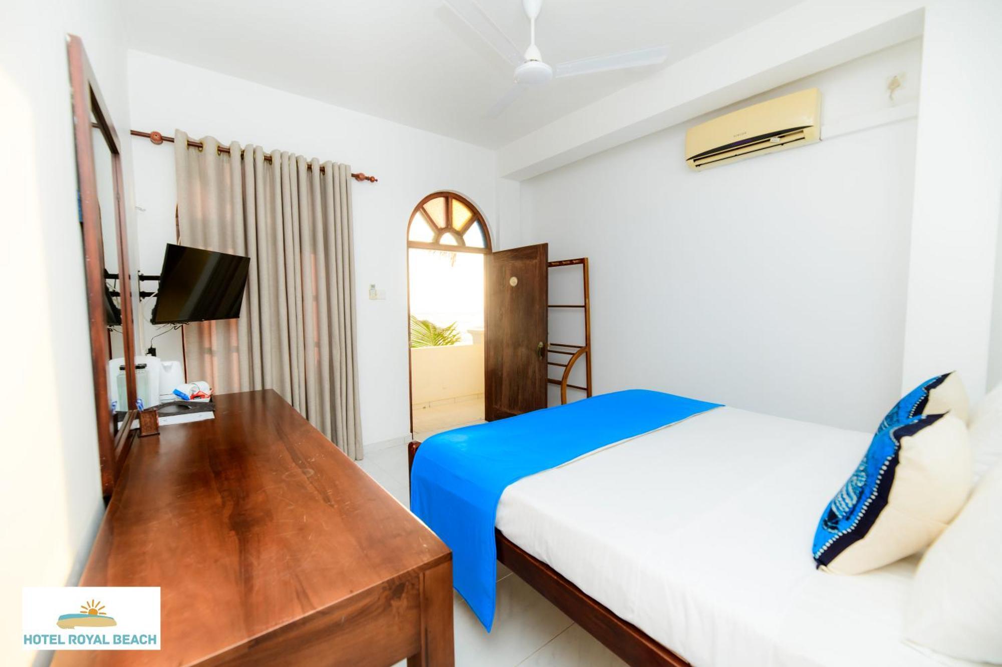 Royal Beach Hotel & Restaurant Хиккадува Экстерьер фото
