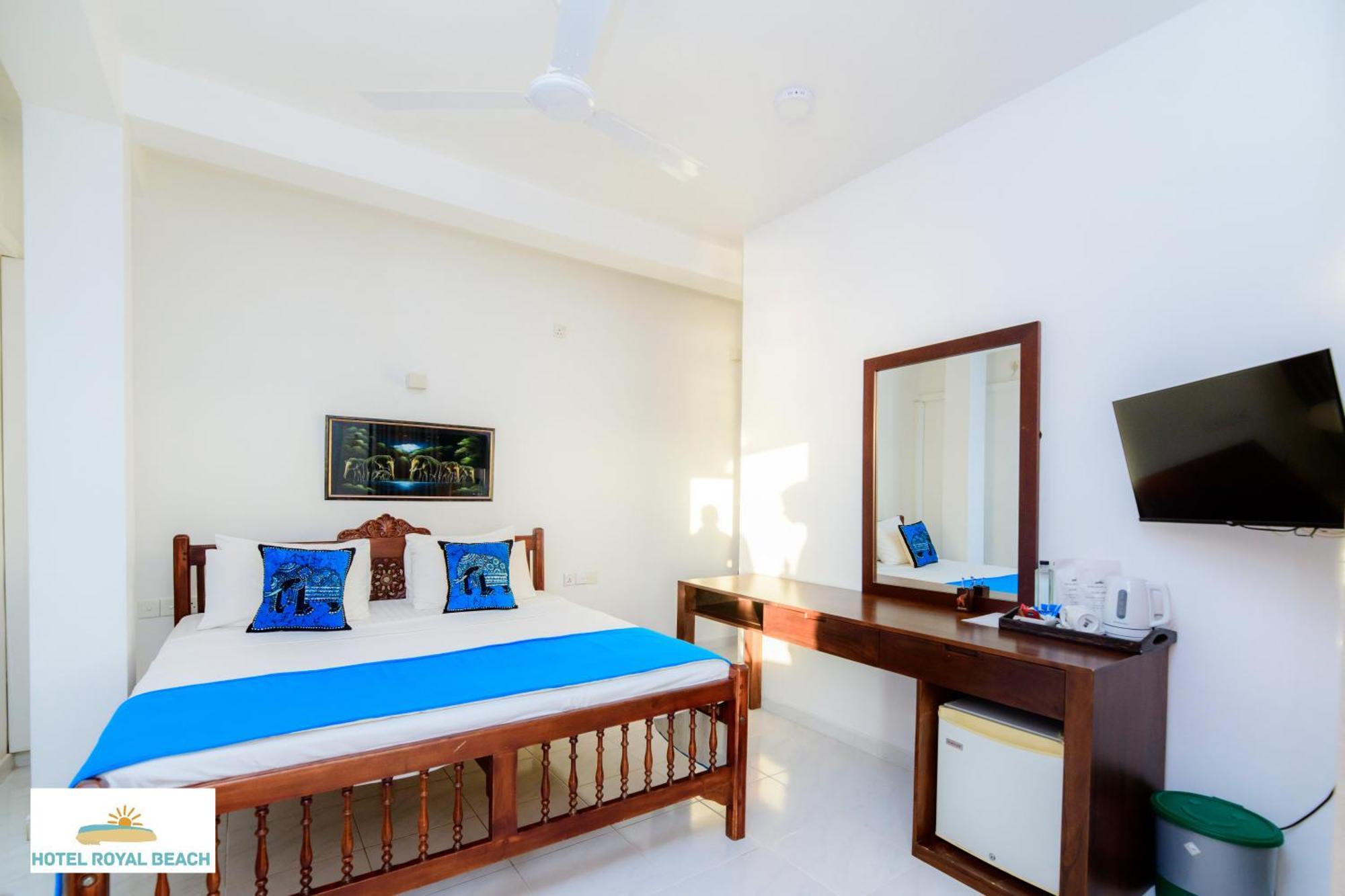 Royal Beach Hotel & Restaurant Хиккадува Экстерьер фото