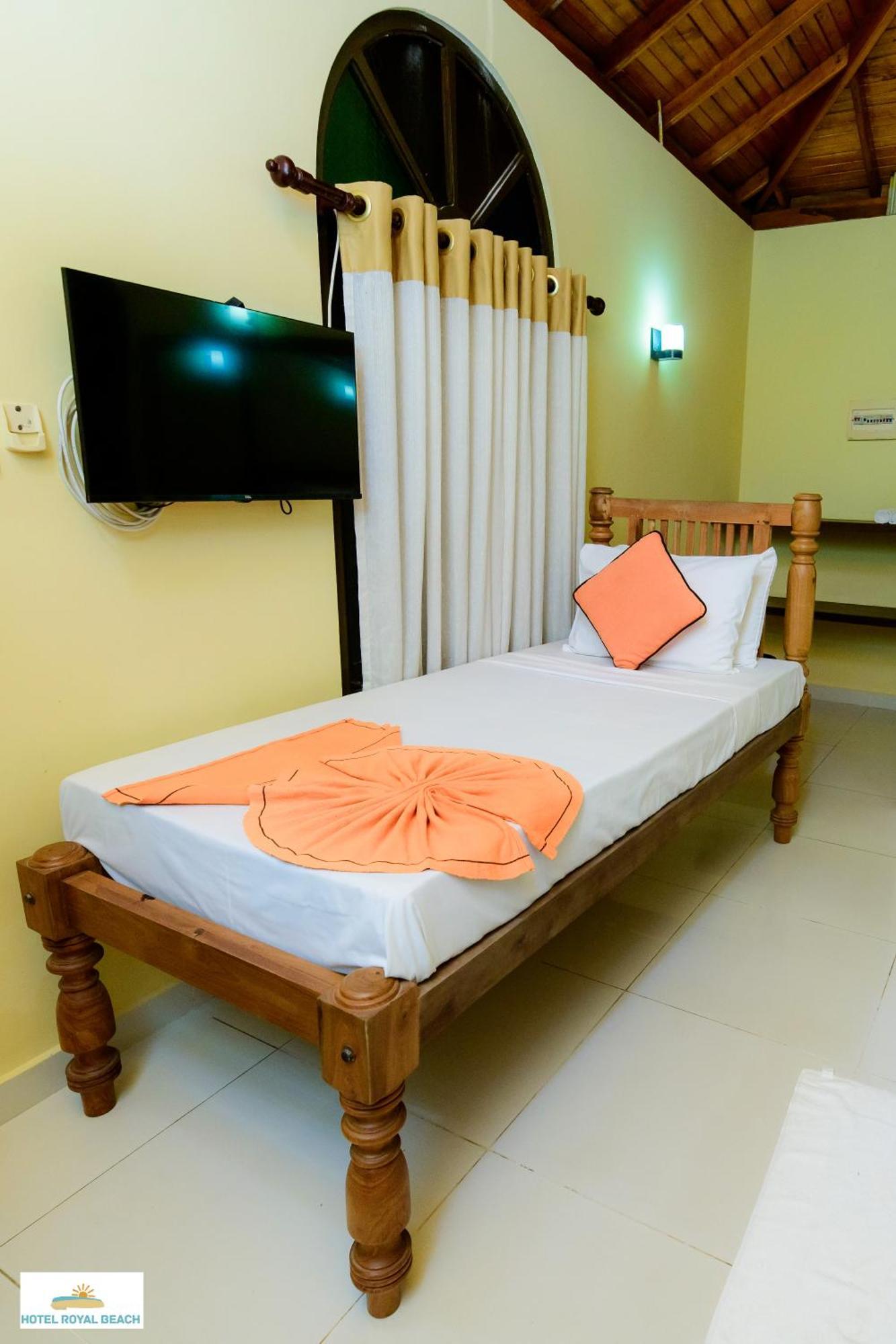 Royal Beach Hotel & Restaurant Хиккадува Экстерьер фото