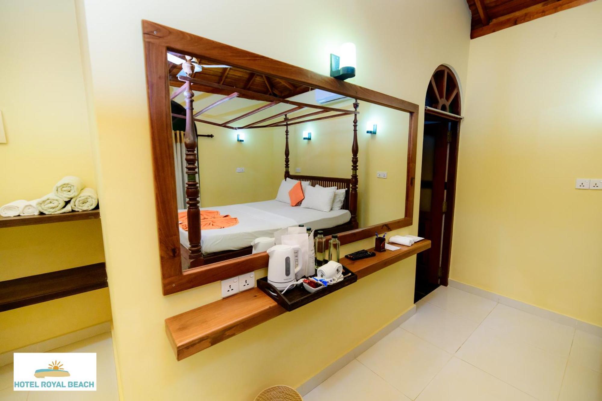 Royal Beach Hotel & Restaurant Хиккадува Экстерьер фото