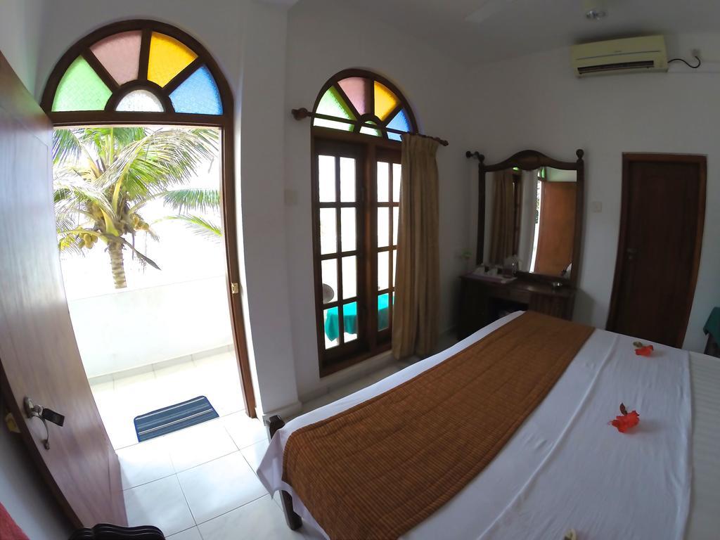 Royal Beach Hotel & Restaurant Хиккадува Экстерьер фото