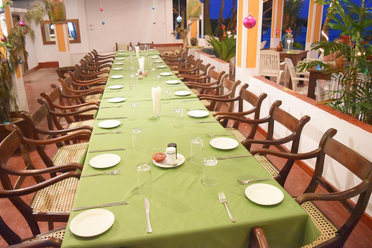 Royal Beach Hotel & Restaurant Хиккадува Экстерьер фото